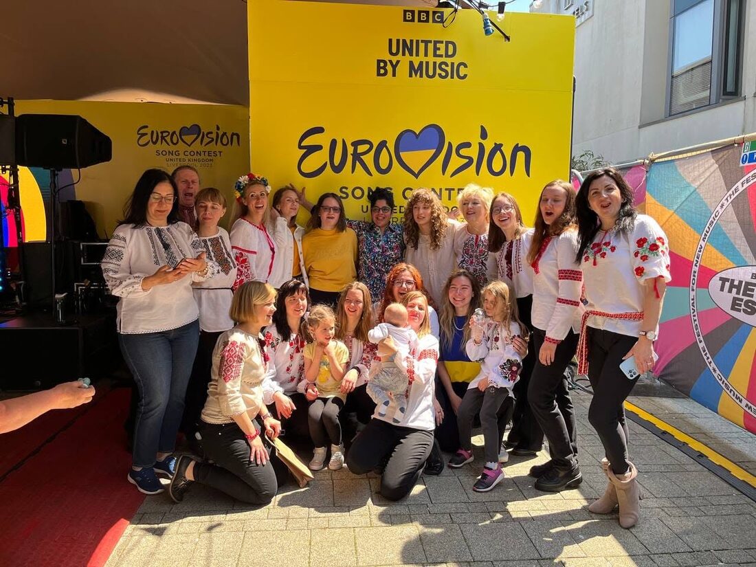 Members of Ukrainian Voices together at a community celebration