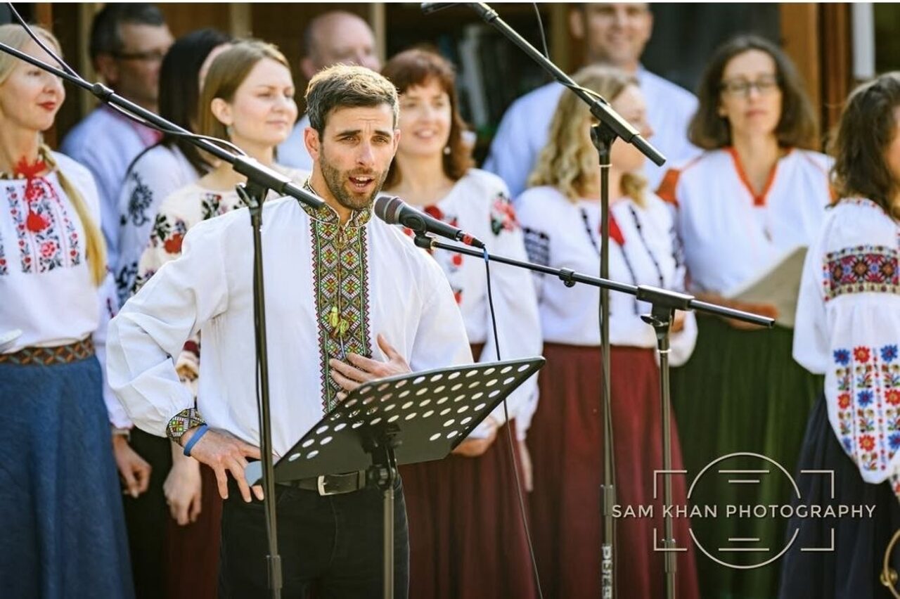 Ukrainian Voices in concert, singing in traditional embroidery